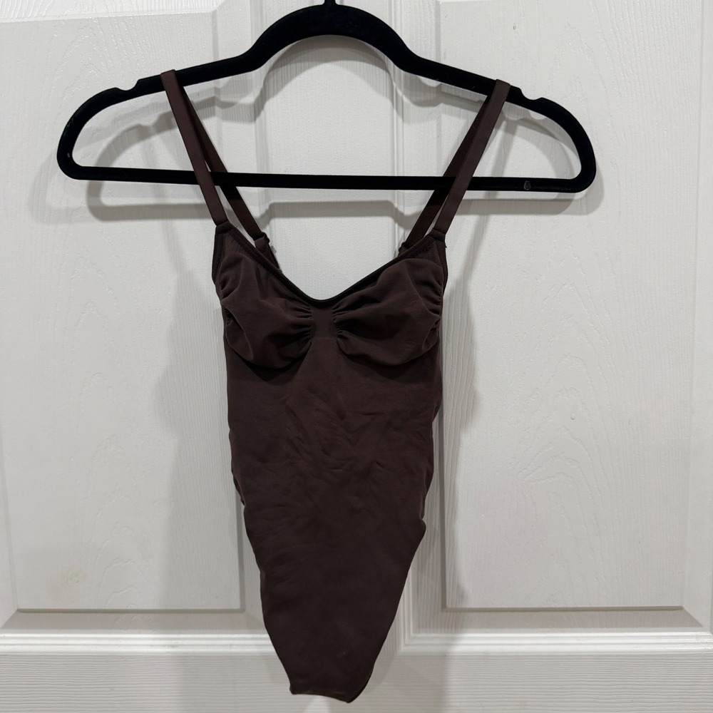 SKIMS Fits Everybody Ruched Bodysuit Chocolate Brown S/P Small thong back